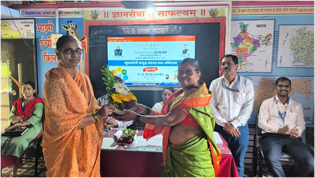 माझी ग्रामपंचायत माझा अभिमान अंतर्गत माजी विद्यार्थी व विद्यार्थिनी यांचा सत्कार