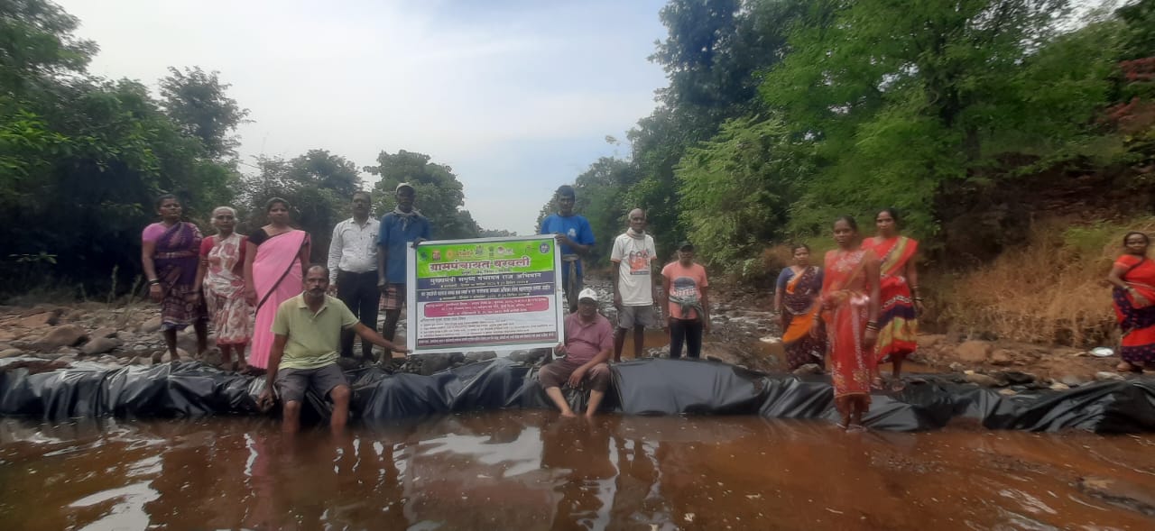 ग्रामपंचायत वरवली येथे लोक सहभागातून तीन बंधारे बांधण्यात आले